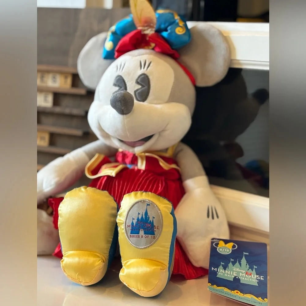 NWT Disney Main Attraction Stuffed Animal. Dumbo Flying Elephant Minnie Mouse